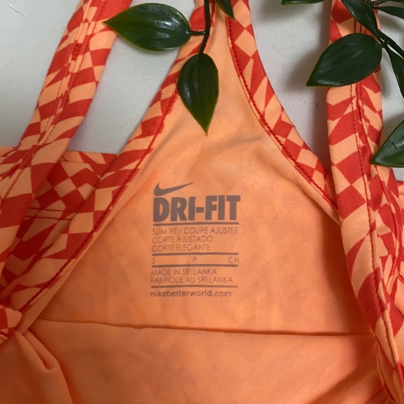 Women’s Nike slim fit activewear tank in orange - Picture 4 of 4